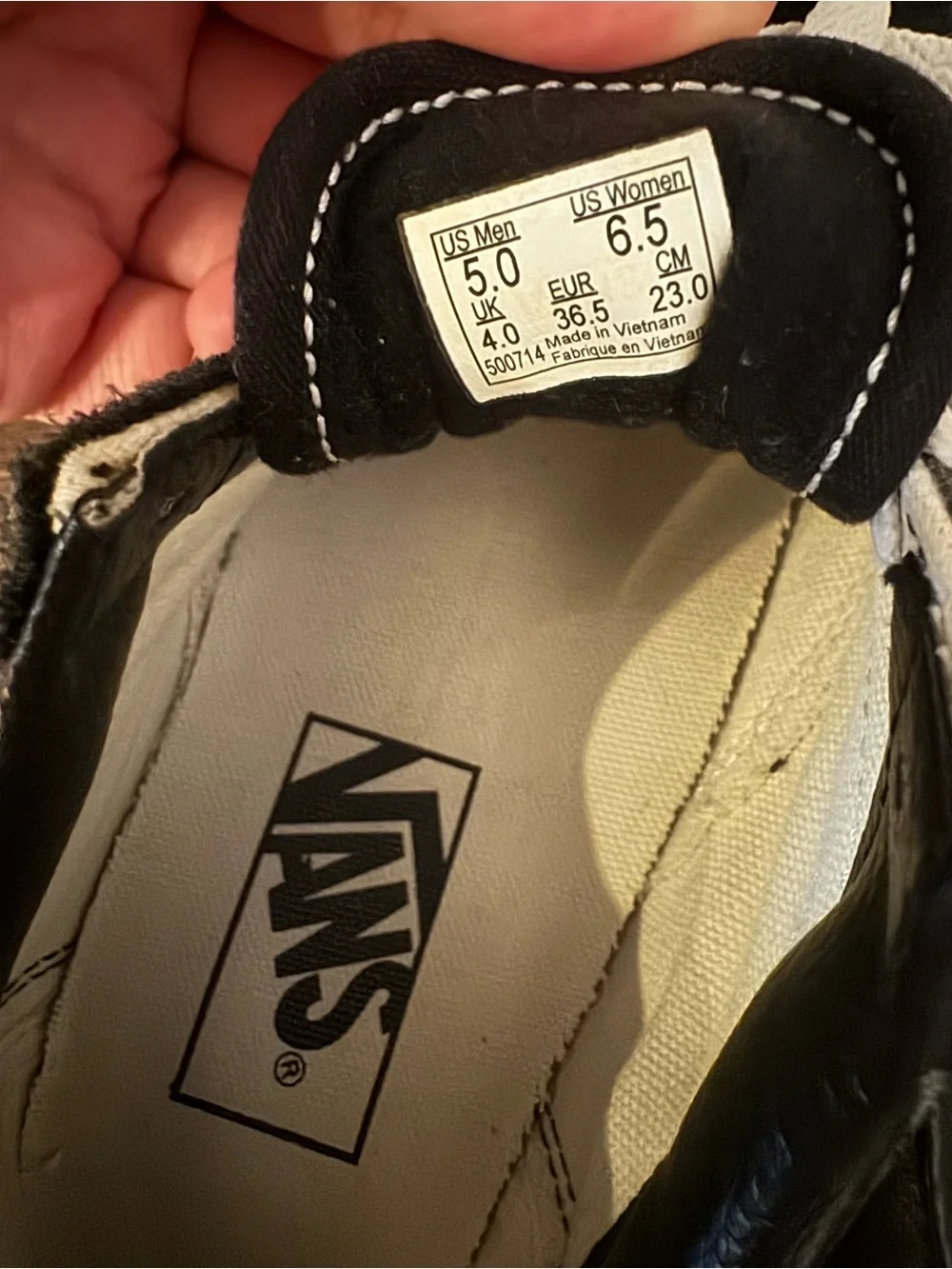 Vans old school shoes Black and White Low-Top Skate Sneakers